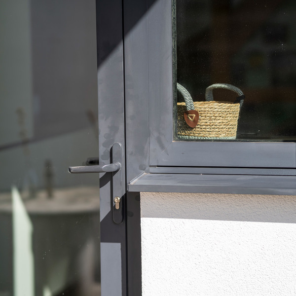 grease-deposit-on-windows